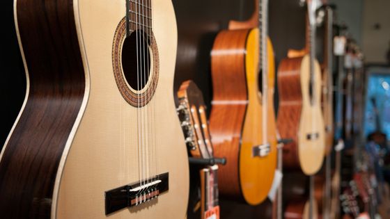 Les guitares font partie des instruments les plus vendus à Noël ©Getty - Rinatus