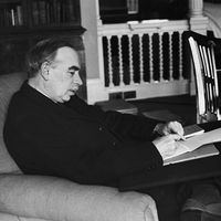L'économiste britannique John Maynard Keynes (1883 - 1946) à Gordon Square (Bloomsbury, Londres), le 16 mars1940