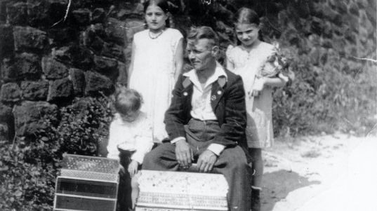 Karl Koop, le grand père accordéoniste de Bernard Cavanna. L'accordéon est le premier souvenir musical du compositeur