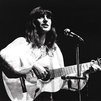 La chanteuse Anne Sylvestre sur scène