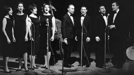 Les Swingle Singers sur scène lors de l'émission radiophonique "Paris sur scène"en 1965 ©AFP - Claude James / Ina