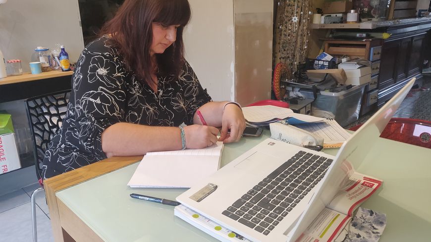 Joëlle Ianicelli ressent une pression de plus en plus forte aux résultats, depuis le dédoublement de sa classe de CP.