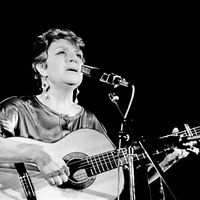 La chanteuse Anne Sylvestre en concert au Centre Culturel Francais à Berlin, le 04 mars 1987, en Allemagne
