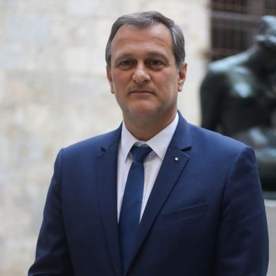Louis Aliot, élu maire de Perpignan en juin, réforme sa ville à petits pas