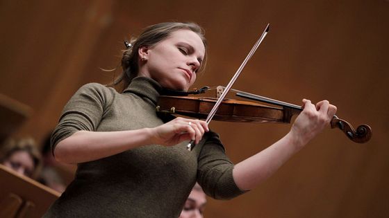 La violoniste Julia Fischer en répétition avec l'Orchestre de la Tonhalle de Zürich à la Philharmonie de Cologne, en 2013 ©Getty - Brill / ullstein bild