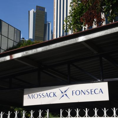 Vue de la façade du bâtiment où se trouvent les bureaux du cabinet d'avocats Mossack Fonseca à Panama City, le 9 mai 2016.
