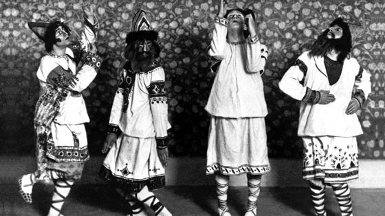 Danseurs des Ballets russes lors de la création du Sacre du Printemps d'Igor Stravinsky au Théâtre des Champs Elysées à Paris, en 1913 ©Getty - Keystone-France / Gamma