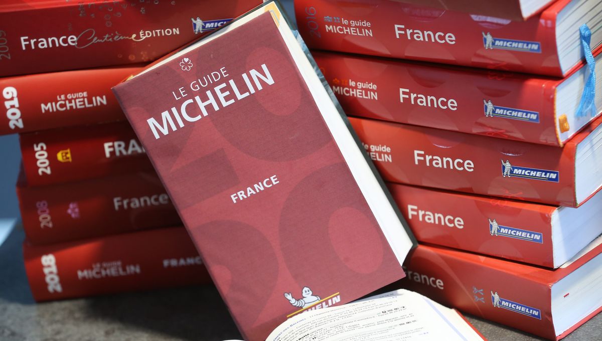 Carte Guide Michelin 21 26 Restaurants Etoiles En Normandie Premier Macaron Pour Le Donjon A Etretat