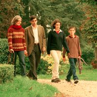 François Fillon avec son épouse Pénélope et deux de leurs enfants, Marie et Antoine, en octobre 1999, à Sablé-sur-Sarthe, France.