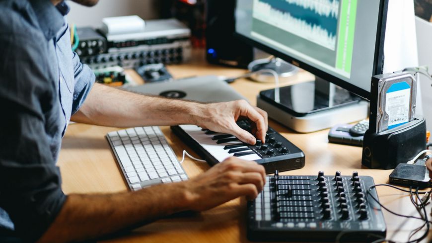 De nombreux artistes ont profité du confinement pour se mettre à la création musicale.