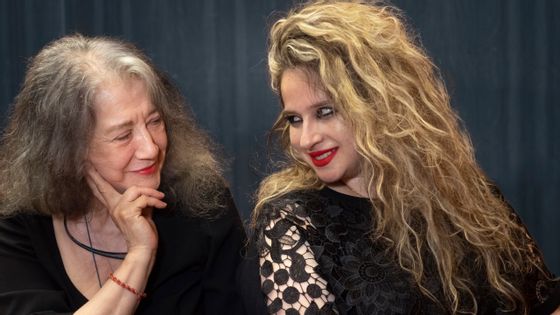 Martha Argerich et Theodosia Ntokou ont enregistré la "Pastorale", 6ème Symphonie de Beethoven transcrite pour piano à 4 mains - Photo by Adriano Heitmann / Warner Classics