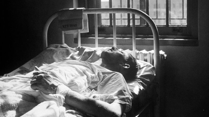 Patient après un traitement dans un hôpital psychiatrique.