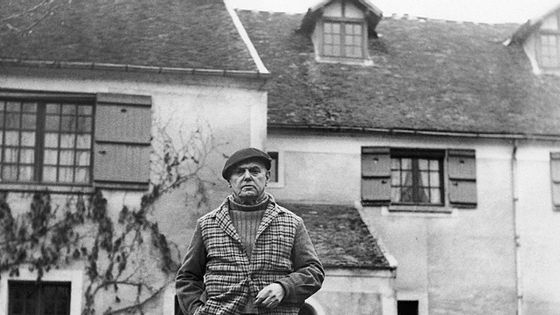 Pierre Mac Orlan chez lui en 1950 ©Getty