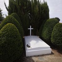 Vue prise le 26 juillet 2013 de la tombe du maréchal Philippe Pétain (1856-1951), mort en captivité le 23 juillet 1951 sur l'île d'Yeu (Vendée).