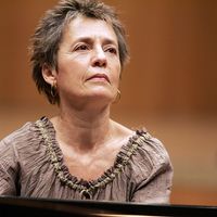 La pianiste Maria Joao Pires en concert à la Philharmonie de Cologne avec l'Orchestre de chambre d'Europe, le 22 septembre 2004