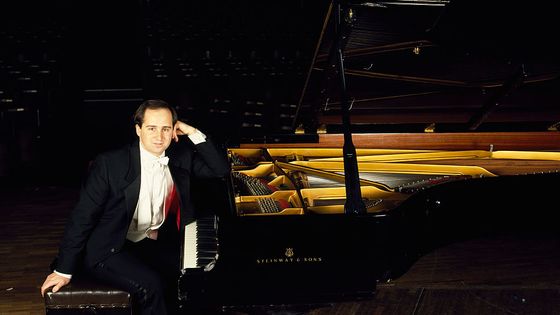 Le pianiste et compositeur Emile Naoumoff, en 1988 ©Getty - JACQUES SARRAT / Sygma