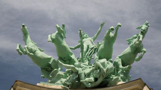 Statue du Grand Palais à Paris ©Getty - David Henderson