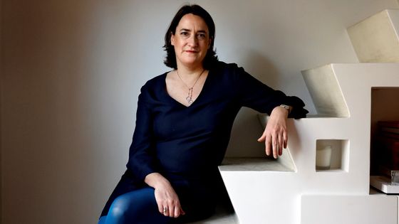 L'arrivée de Delphine d'Amarzit comme PDG d'Euronext Paris en mars, au moment de la nouvelle loi est considérée comme un symbole. Elles ne sont cependant que deux à diriger les plus grandes entreprises cotées à la bourse de Paris. ©AFP - Thomas Coex