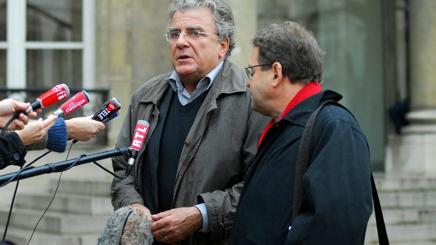 Olivier Duhamel au sortir de l'Elysée le 29 octobre 2007. Alors membre du Comité de réflexion et de proposition sur la modernisation et le rééquilibrage des institutions, appelé plus communément comité Balladur, créé par Nicolas Sarkozy.