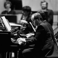 Le pianiste Emile Naoumoff lors d'un concert le 18 janvier 1990 à Paris
