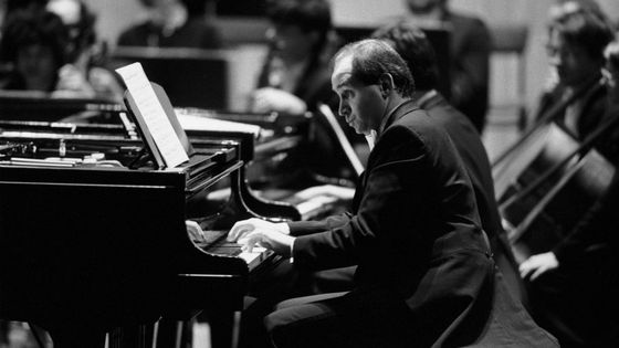 Le pianiste Emile Naoumoff lors d'un concert le 18 janvier 1990 à Paris ©Getty - Frédéric REGLAIN / Gamma-Rapho