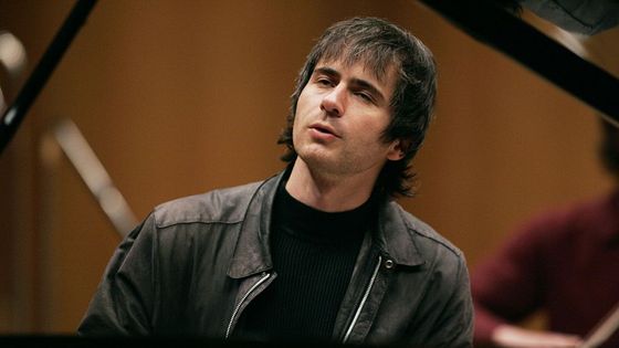Le pianiste Piotr Anderszewski lors d'une répétition avec la Deutsche Kammerphilharmonie de Brême, en 2004 ©Getty - Brill/ullstein bild