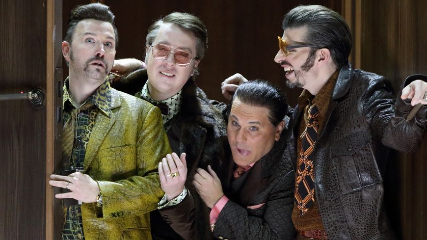 Scène de Falstaff de Verdi, de g à d : Timothy Oliver (Bardolfo), Boris Pinkhasovich (Ford), Kevin Conners (Cajus), Callum Thorpe (Pistola)