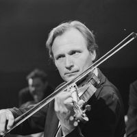 Le violoniste Ivry Gitlis à Paris, France, le 17 octobre 1967, © Getty / Keystone-France