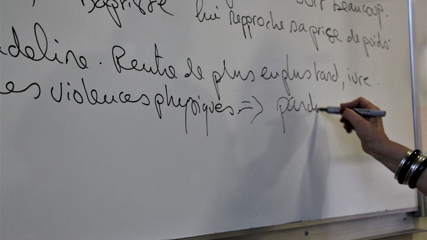 Les élèves sont sensibilisés aux violences conjugales par leur professeur de français-histoire.