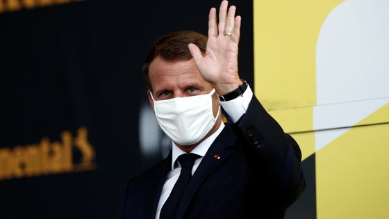 Le Président Emmanuel Macron pendant la 107e édition du Tour de France (16.09.2020) ©Getty - Pool / Collectif