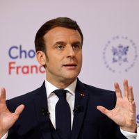 Le président français Emmanuel Macron prononce un discours lors de la séance d'ouverture de la réunion de vidéoconférence Choose France à l'Elysée à Paris le 25 janvier 2021.