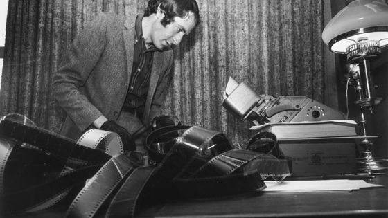 Le compositeur John Barry, le 20 décembre 1967 dans un studio de cinéma ©Getty