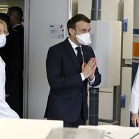 Le président français Emmanuel Macron en visite à l'Institut Gustave Roussy à Villejuif, au sud de Paris, à l'occasion de la Journée internationale contre le cancer.