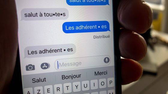 La question de l'écriture inclusive continue d'animer de nombreux débats qui lient problématiques linguistiques et enjeux de représentation. ©Maxppp - Bruno Levesque