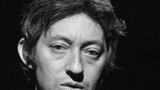 Serge Gainsbourg à la télévision en avril 1971 à Paris ©Getty - Bertrand LAFORET