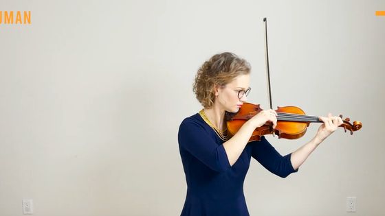 La violoniste Hilary Hahn se lance dans une collaboration étonnante avec un compositeur et un robot - deepmusic.ai