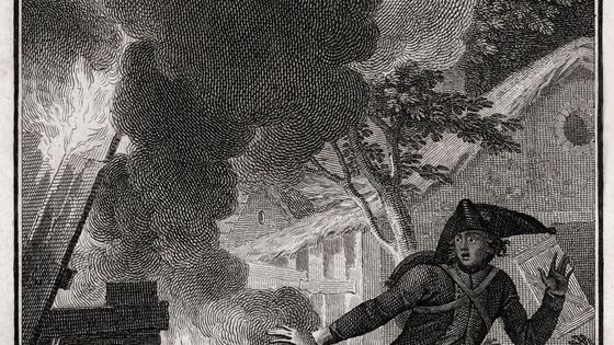 Illustration gravée de son roman 'Candide', chapitre 3 Légende: 'Candide s'enfuit au plus vite dans un autre village.' Édition publiée 1809, Paris. ©Getty - Culture Club