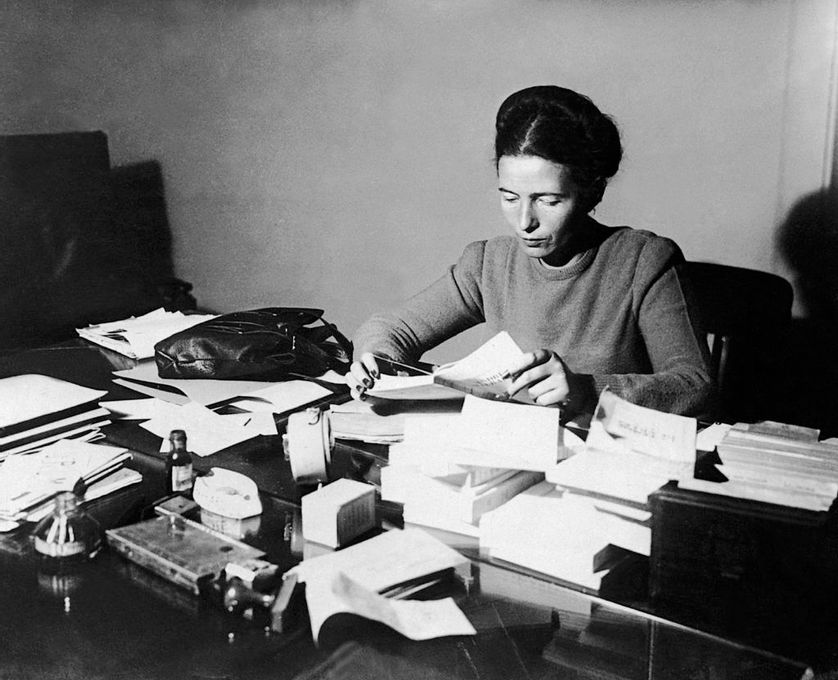 La Dictee De Rachid Santaki Extrait Du Deuxieme Sexe De Simone De Beauvoir