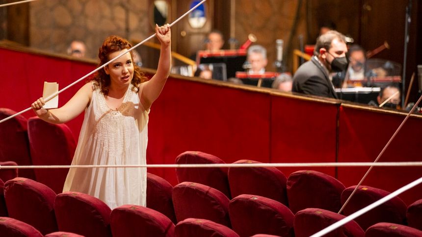 Rossini, Le Barbier de Séville : Vasilisa Berzhanskaya (Rosina). Dans la fosse : l'Orchestre du Théâtre de l'Opéra de Rome, direction musicale Daniele Gatti