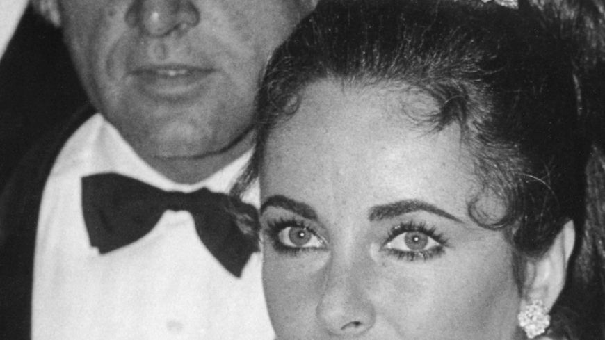 Elisabeth Taylor et Richard Burton à Paris - Photo André SAS/Gamma-Rapho/ Getty Images