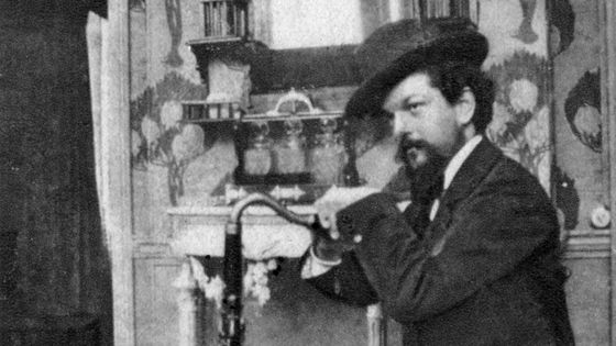 Le compositeur Claude Debussy en 1909. Photographies dans L'Intimite de Personnages Illustres, 1860-1920, 6ème album, Editions MD, Paris. ©Getty - The Print Collector