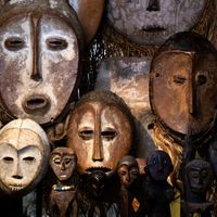 Masques Lega de la collection particulière du galeriste Robert Vallois, Paris le 21/10/2020. Photo : Joël Saget.