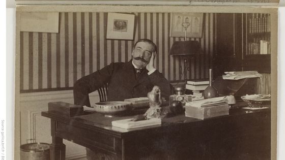 Octave Mirbeau (1848-1917) Photo extraite de "Nos contemporains chez eux" par le photographe Dornac. - Gallica, BNF, domaine public