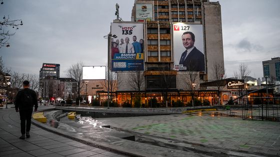 Afiches électorales à Pristina, Kosovo, le 11/02/21 ©AFP - Armend Nimani