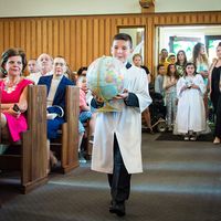 Première communion, cérémonie catholique, d'un adolescent à Toronto au Canada.