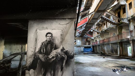 Ernest Pignon-Ernest « Pasolini assassiné - Si je reviens » Napoli / Scampia, 2015 - © Ernest Pignon-Ernest / Courtesy Galerie Lelong & Co