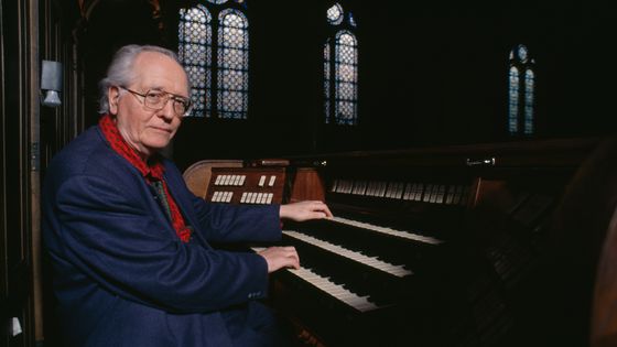 Olivier Messiaen joue de l'orgue en l'église de la Trinité le 13 mars 1983 à Paris, France. ©Getty - Francois LOCHON/Gamma-Rapho via Getty Images