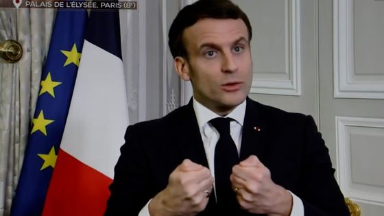 Emmanuel Macron, lors d'une intervention d'une dizaine de minutes, mardi soir dans le journal de 20h de TF1 ©AFP - Ludovic MARIN / AFP