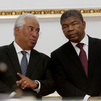 Le Premier ministre portugais Antonio Costa (à gauche) s'entretient avec le président angolais Joao Lourenco à Luanda, Angola, le 18 septembre 2018.