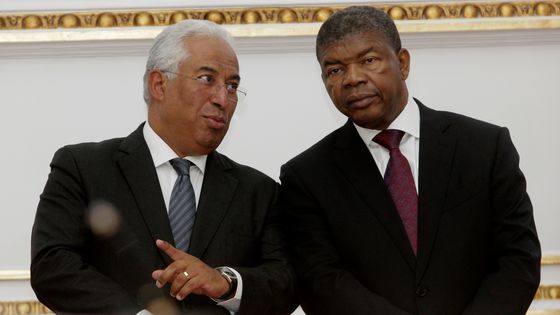 Le Premier ministre portugais Antonio Costa (à gauche) s'entretient avec le président angolais Joao Lourenco à Luanda, Angola, le 18 septembre 2018. ©AFP - JOAO DA FATIMA